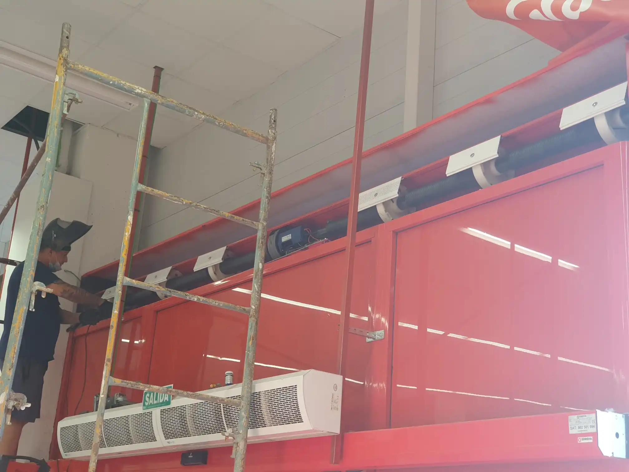 Empresa de reparacion de persianas metalicas en Oliva Motorización de persianas de comercio en Oliva