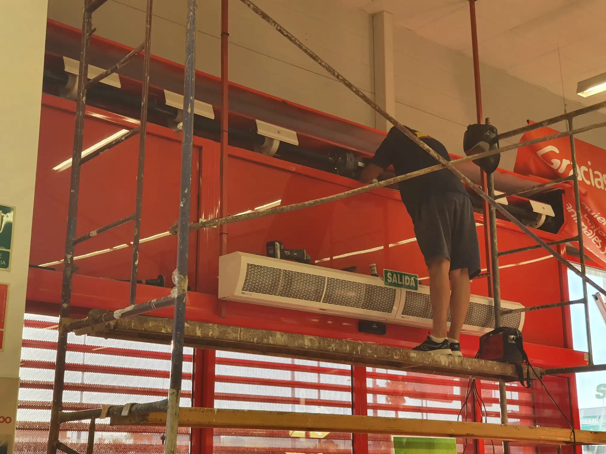 instalacion de puertas automaticas Oliva